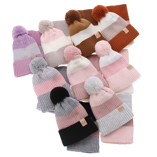 Ensemble d'hiver fille: bonnet et snood, brun, avec pompon, Indiana