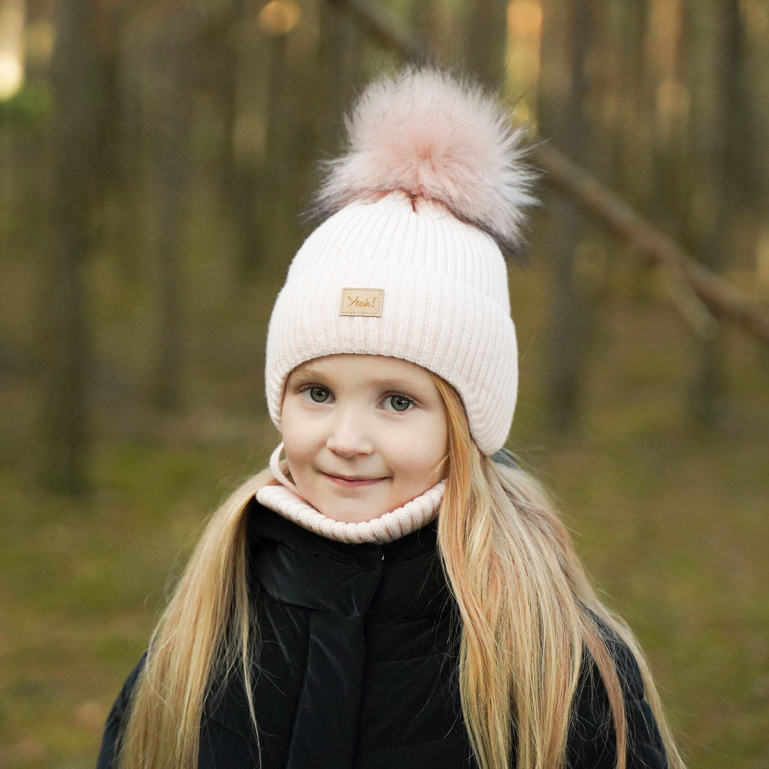 Ensemble d'hiver fille: bonnet et snood, gris, avec pompon, Dilajla