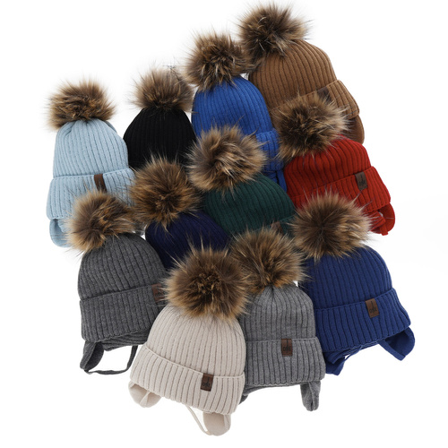 Ensemble d'hiver garçon: bonnet et snood, gris foncé, avec pompon, Puzel