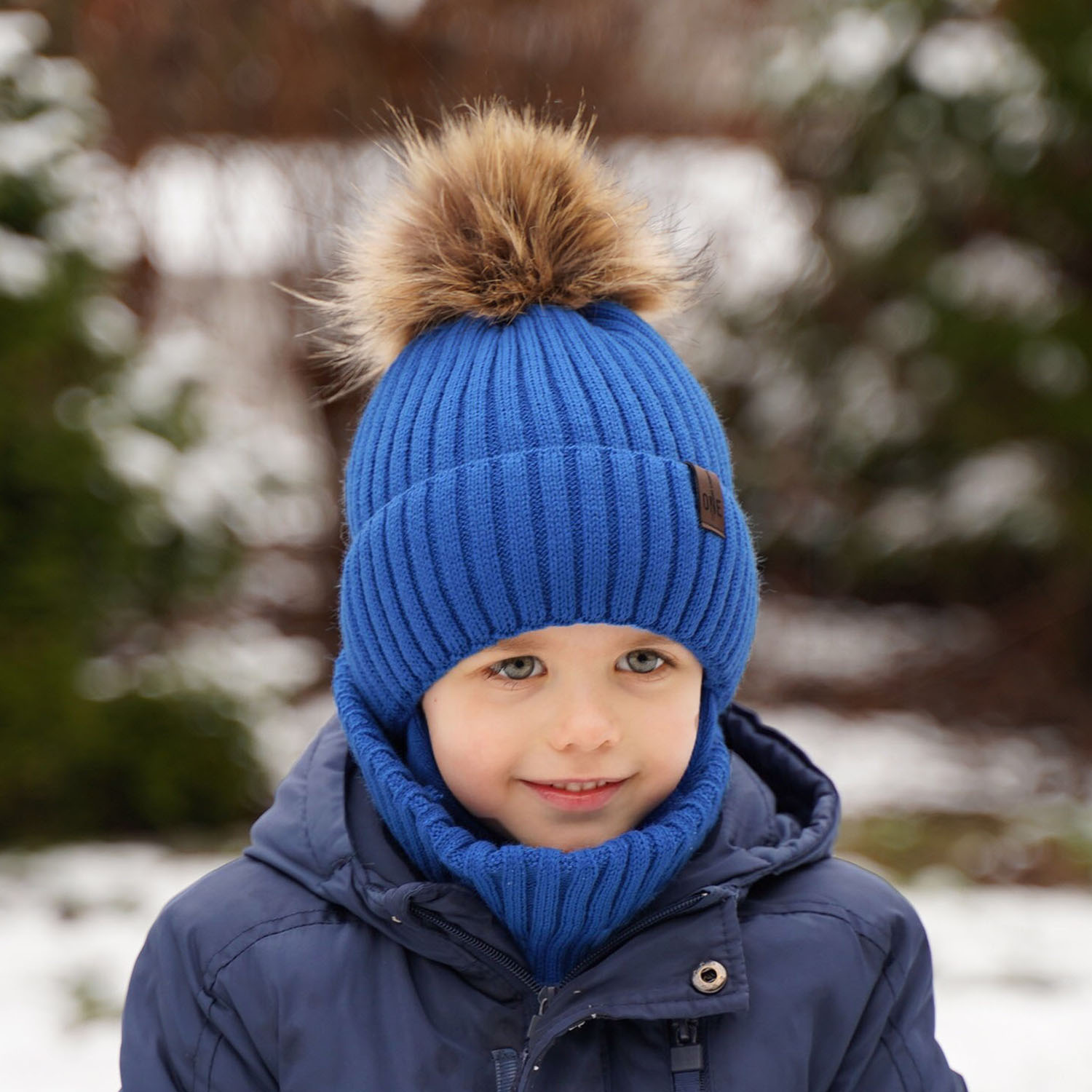 Ensemble d'hiver garçon: bonnet et snood, gris foncé, avec pompon, Puzel