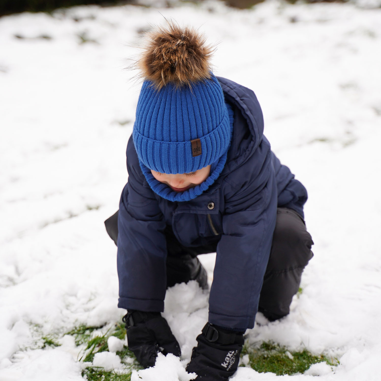 Ensemble d'hiver garçon: bonnet et snood, bleu, avec pompon, Puzel