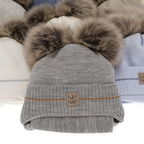 Ensemble d'hiver garçon: bonnet et écharpe, gris clair, avec deux pompons, avec liens, Melon