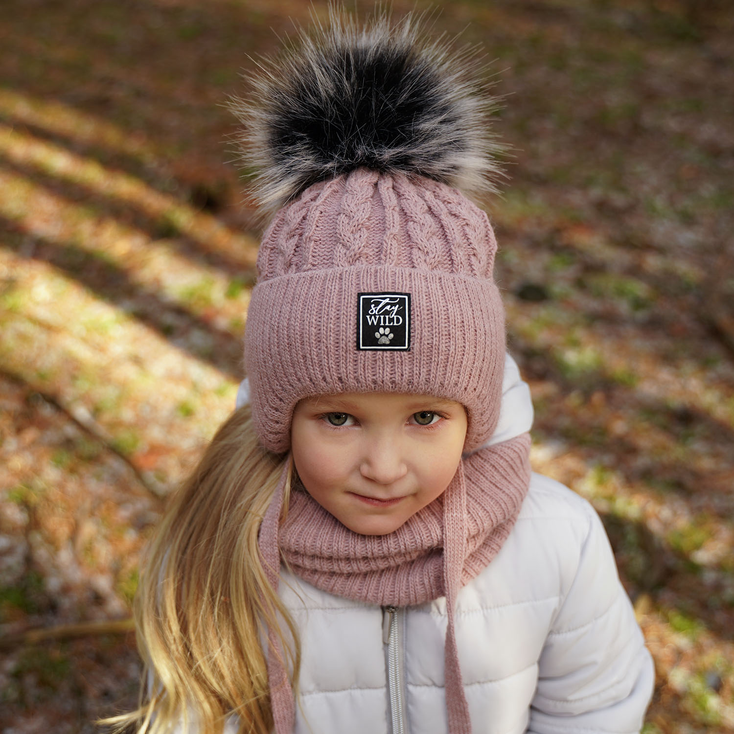 Ensemble d'hiver fille: bonnet et snood, violet, avec liens, avec pompon, Melodia