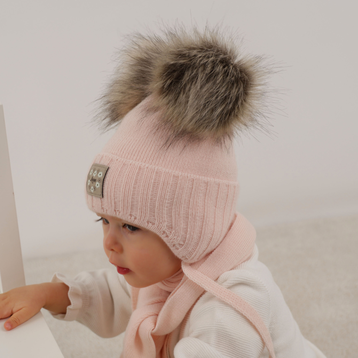 Ensemble d'hiver fille: bonnet et écharpe, blanc, avec deux pompons, avec liens, Jazz