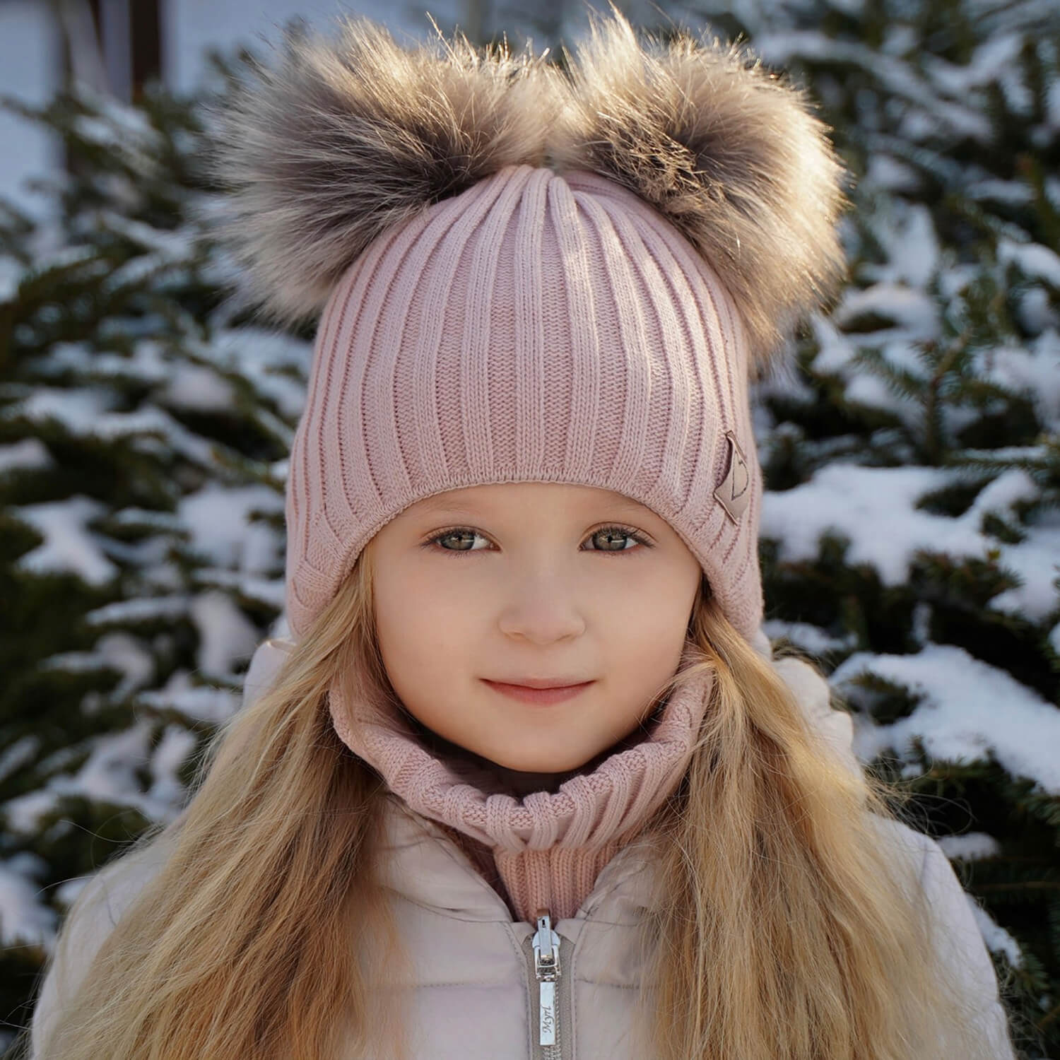 Ensemble d'hiver fille: bonnet et snood, rose, avec deux pompons, avec liens, Telisa