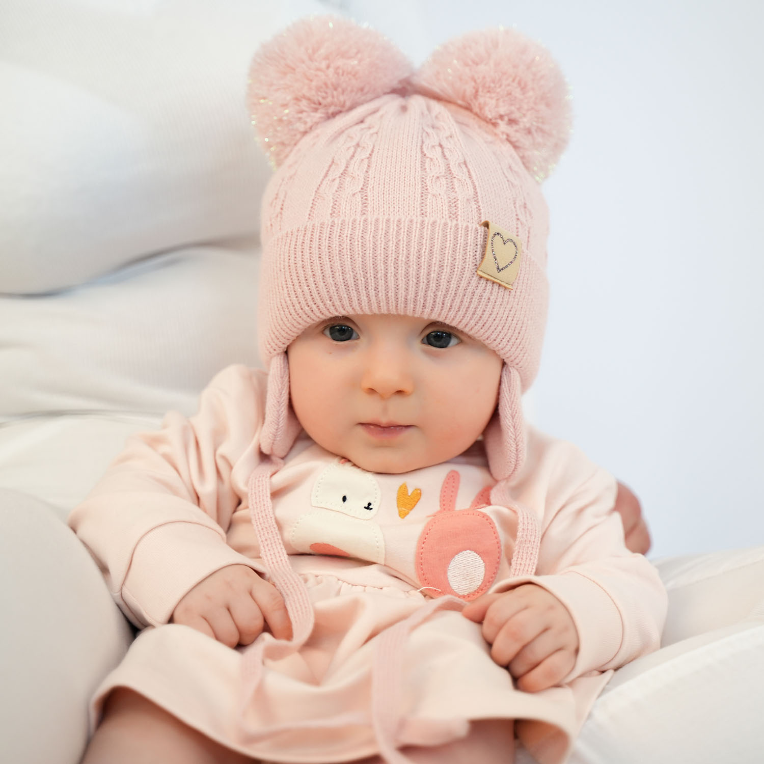 Ensemble d'hiver fille: bonnet et écharpe, noir, avec deux pompons, Rozi