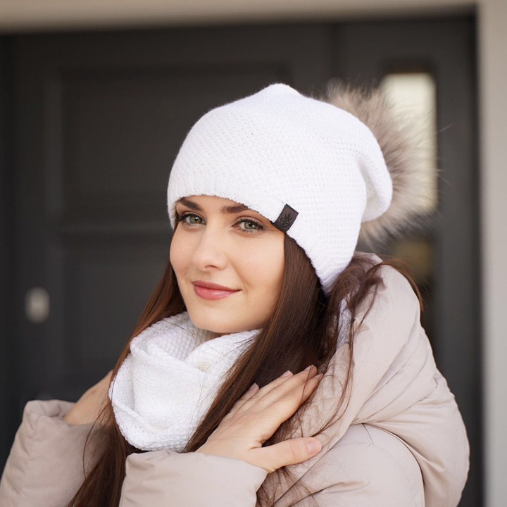 Ensemble d'hiver femme: bonnet et snood, blanc, avec pompon, Kaliana