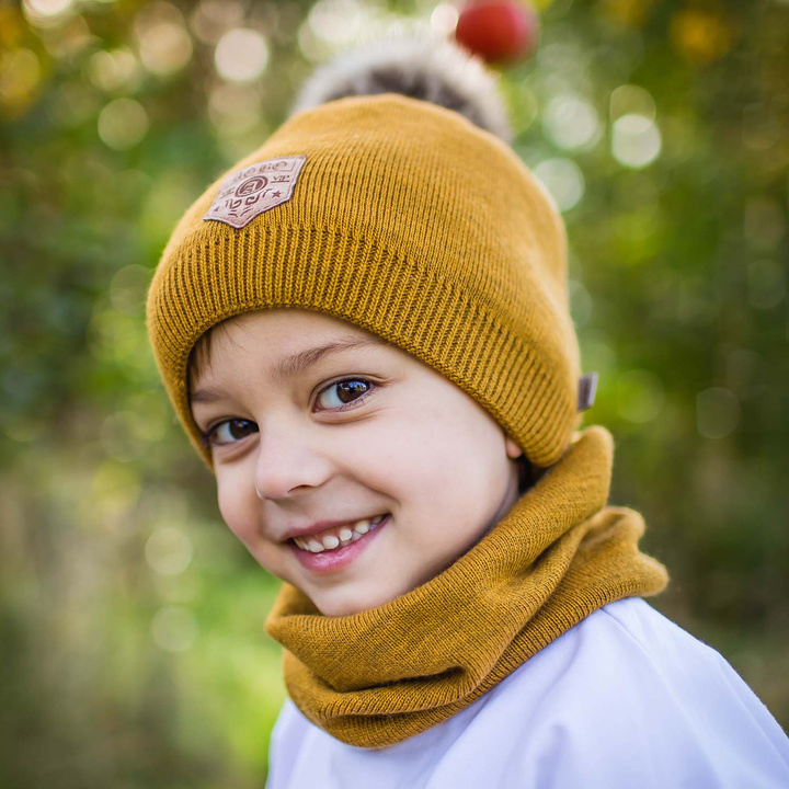 Ensemble d'hiver garçon: bonnet et snood, jaune moutarde, avec pompon, Apolin