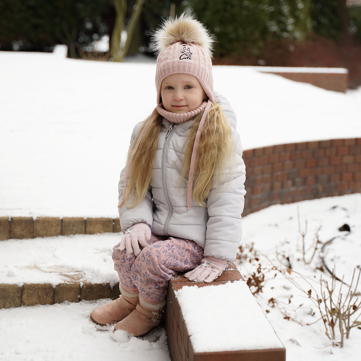 Ensemble d'hiver fille: bonnet et snood, gris, avec pompon, Treccia