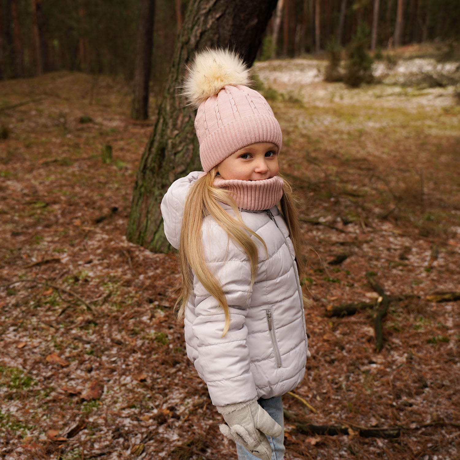 Ensemble d'hiver fille: bonnet et snood, gris, avec pompon, Lawa