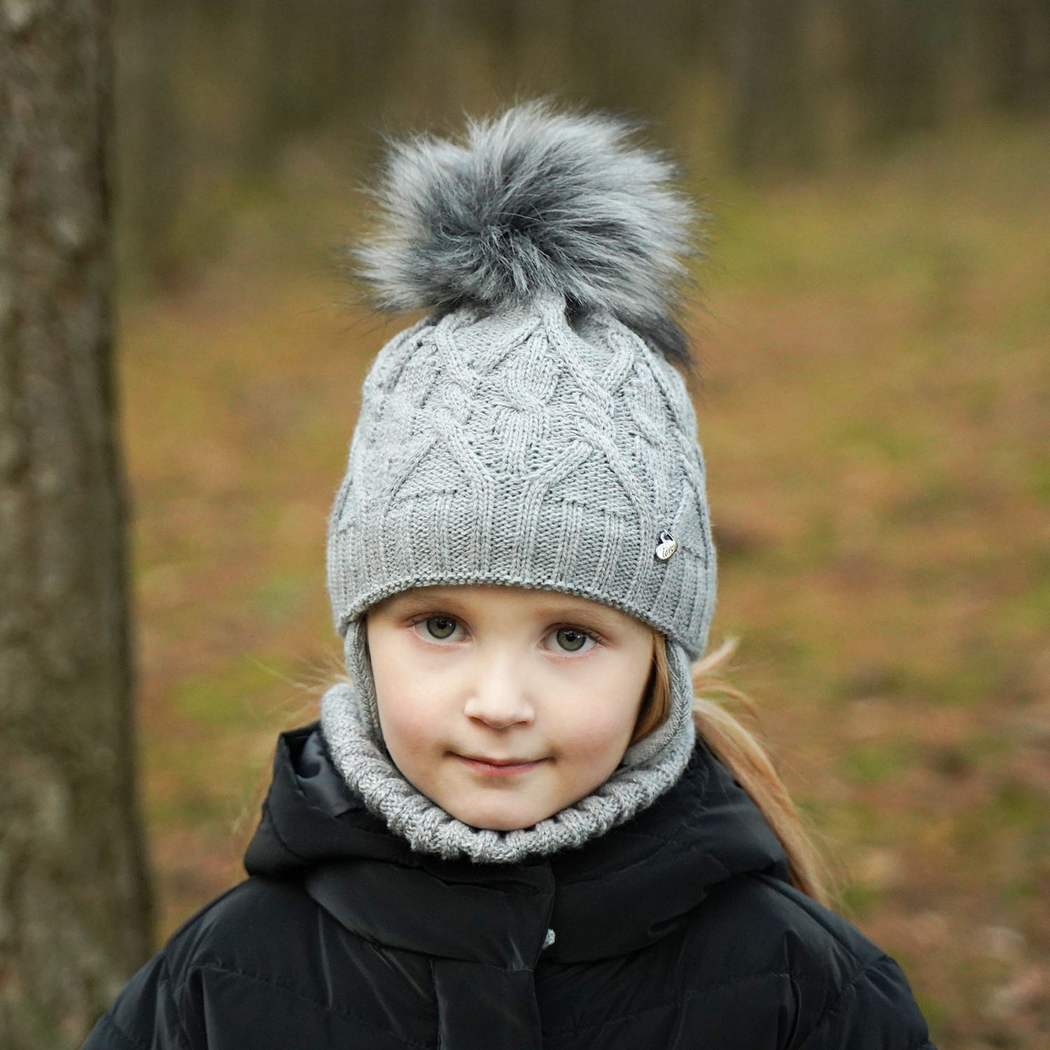 Ensemble d'hiver fille: bonnet et snood, beige, avec pompon, Elena
