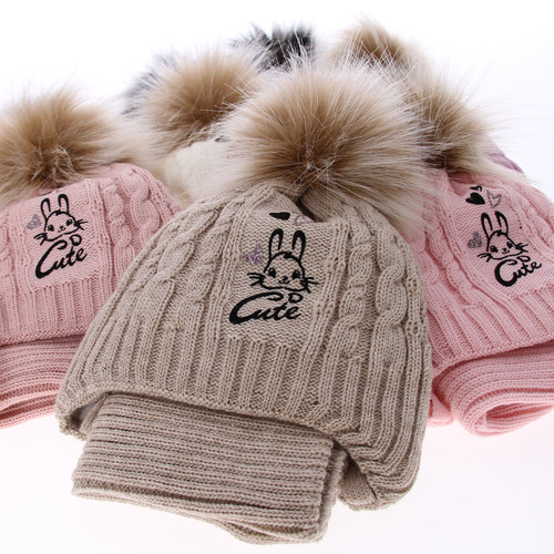 Ensemble d'hiver fille: bonnet et snood, gris, avec pompon, Treccia