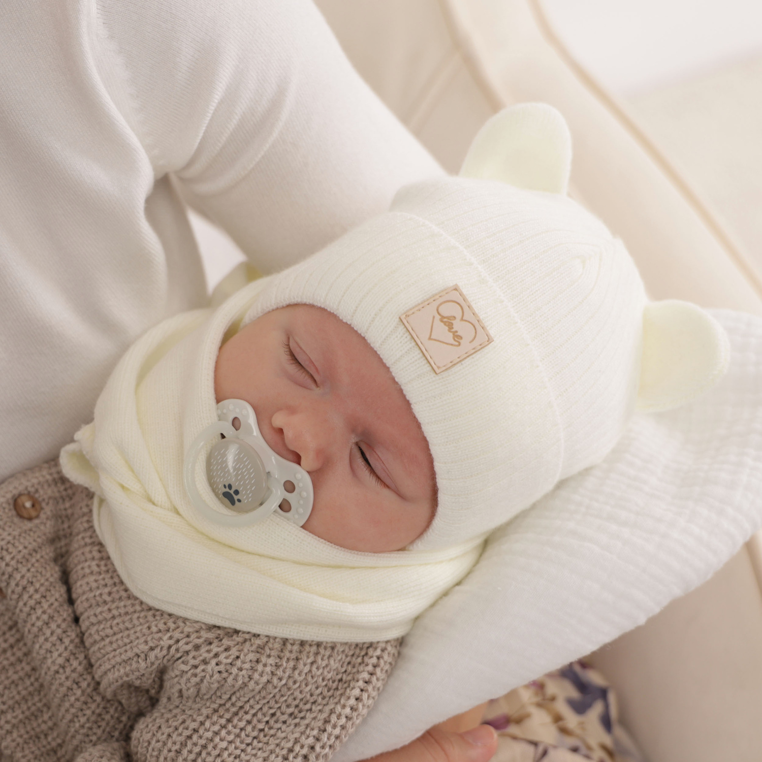 Ensemble d'hiver fille: bonnet et écharpe, blanc, Antola