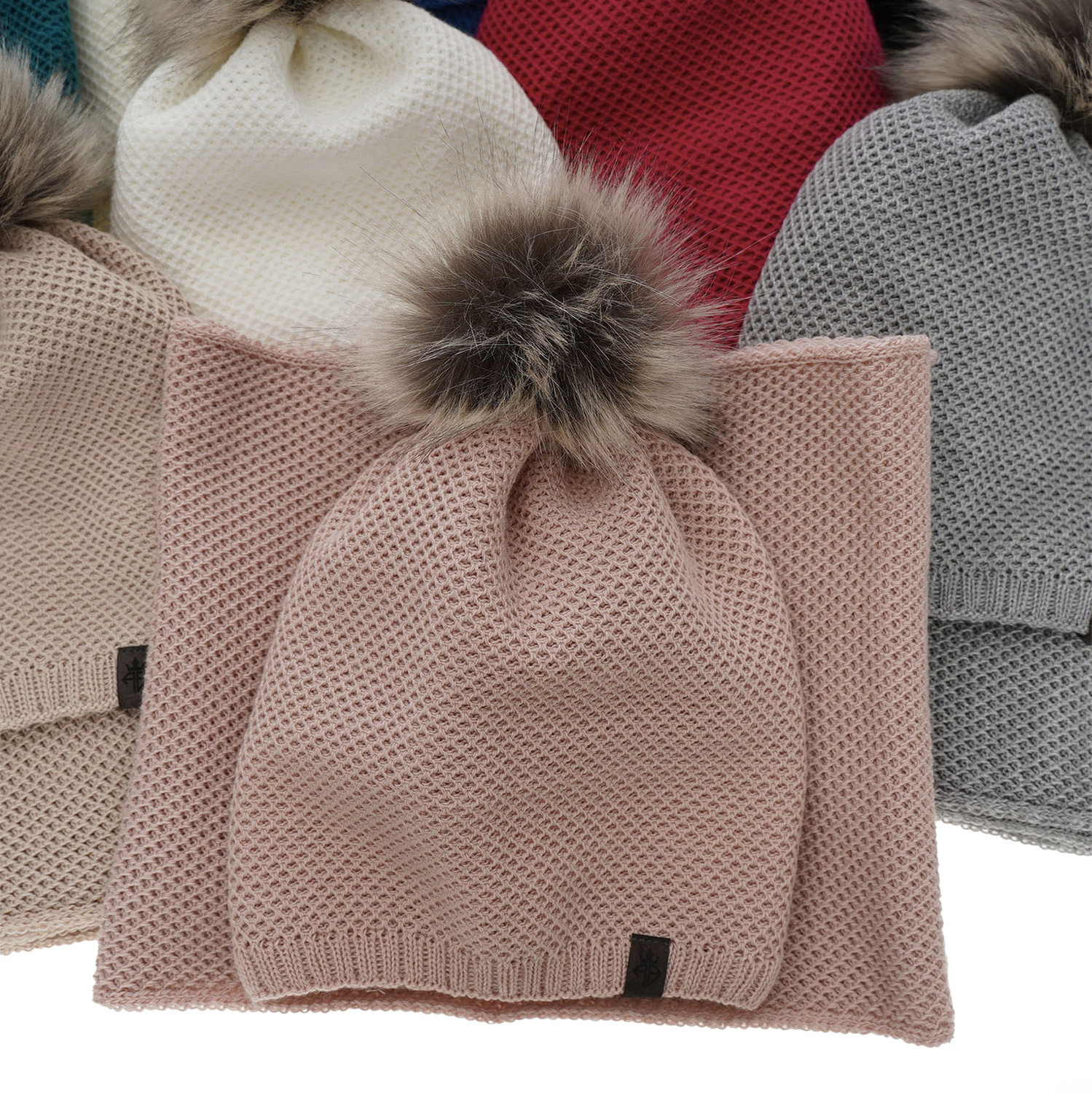 Ensemble d'hiver femme: bonnet et snood, blanc, avec pompon, Kaliana