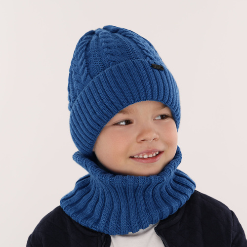 Ensemble d'hiver garçon: bonnet et snood, gris foncé, avec écusson, Colins