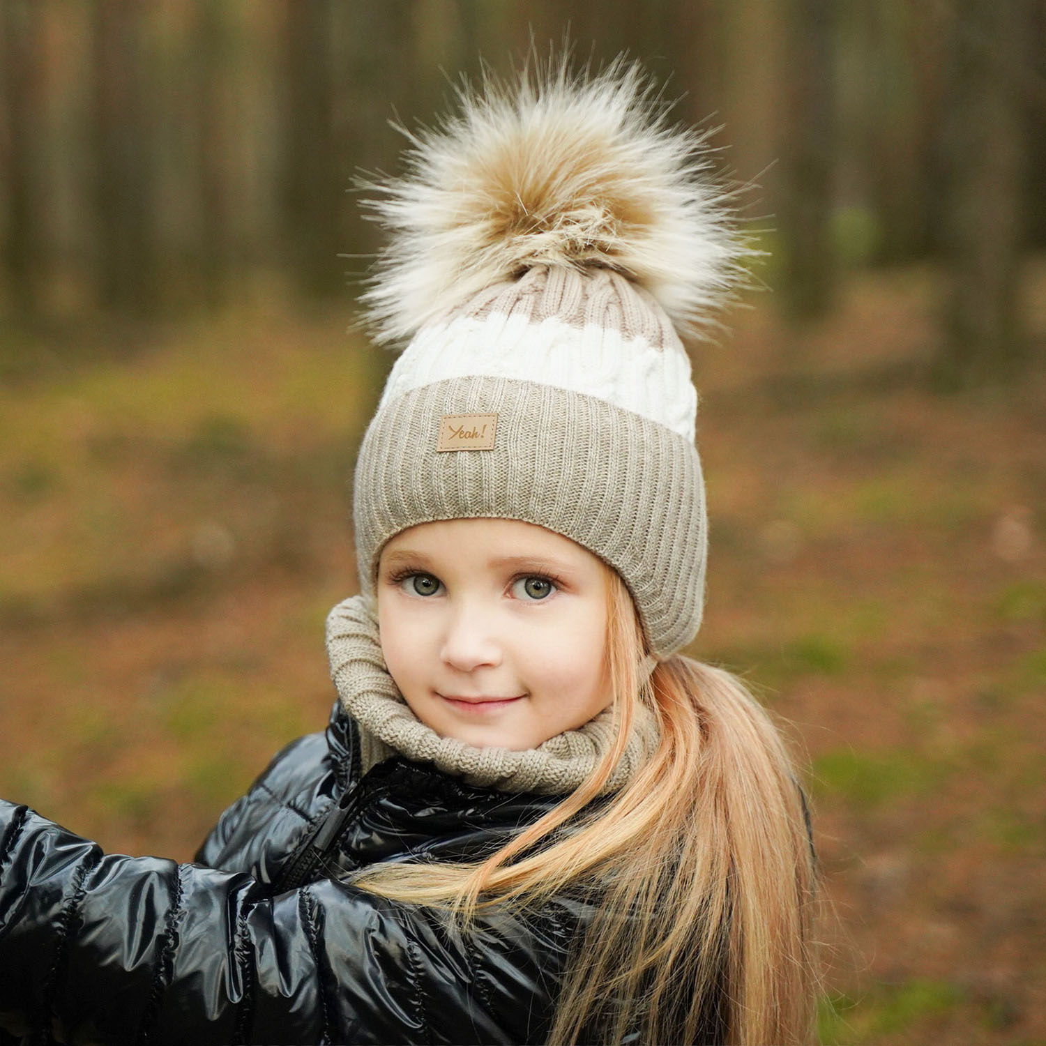 Ensemble d'hiver fille: bonnet et snood, noir, avec pompon, Riviera