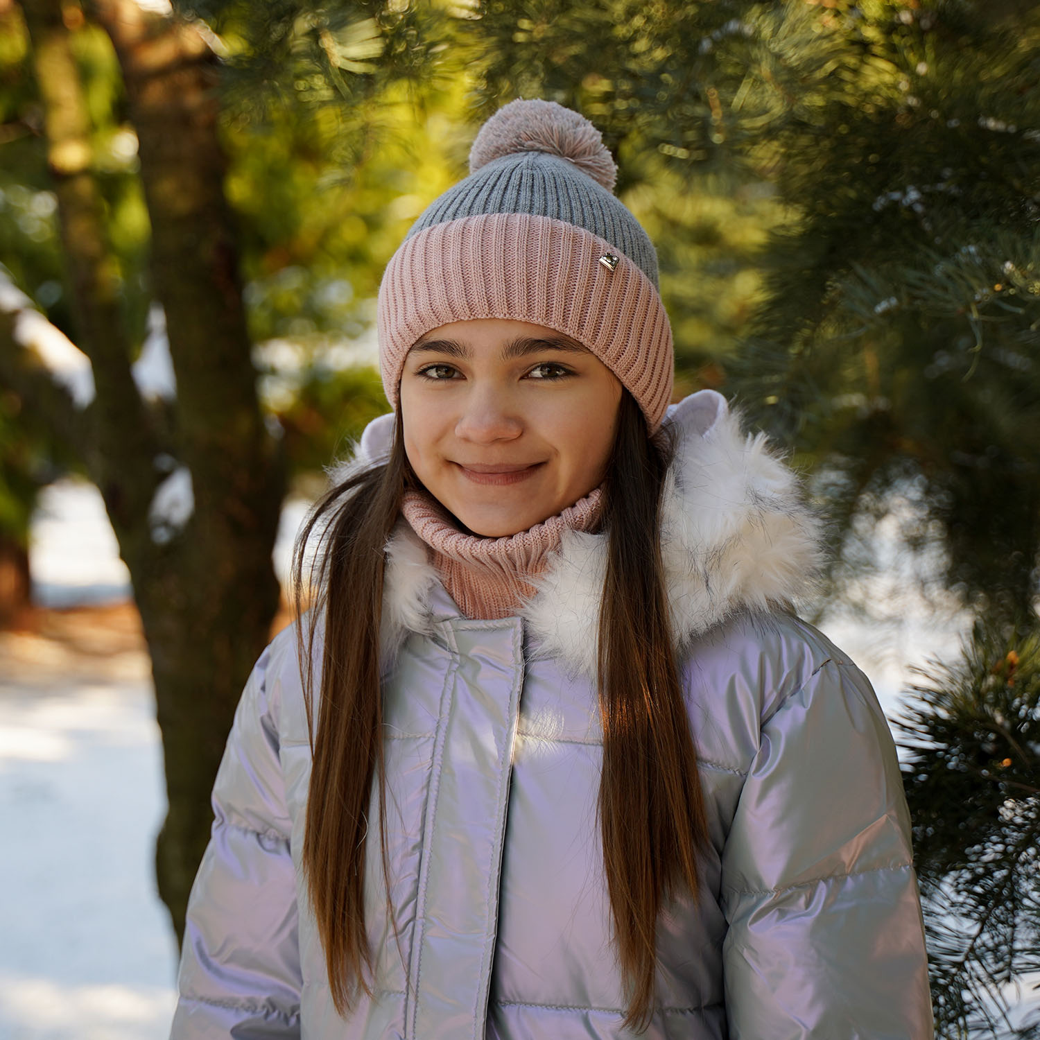 Ensemble d'hiver fille: bonnet et snood, gris, avec pompon, Kolumbina
