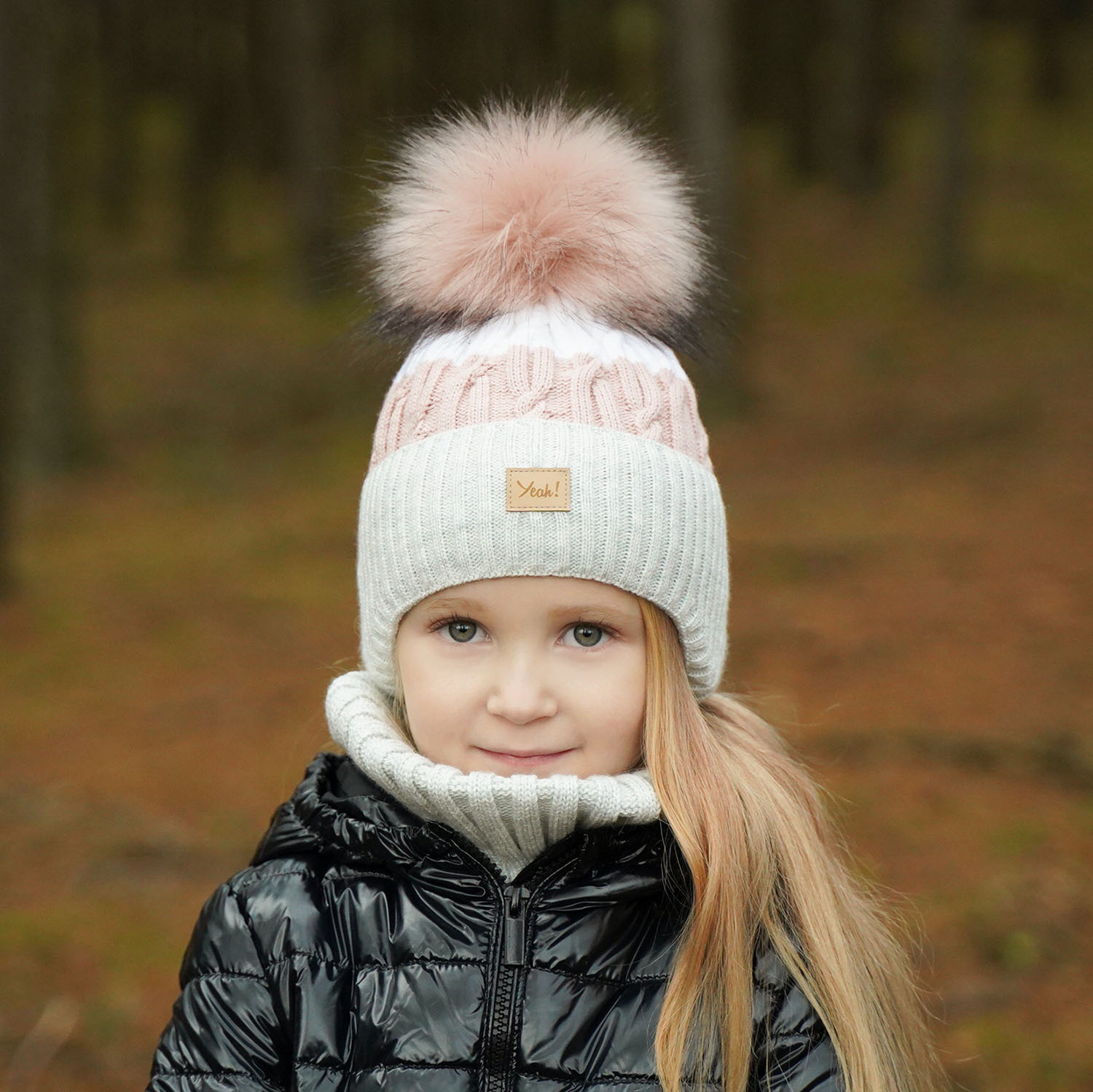 Ensemble d'hiver fille: bonnet et snood, noir, avec pompon, Riviera