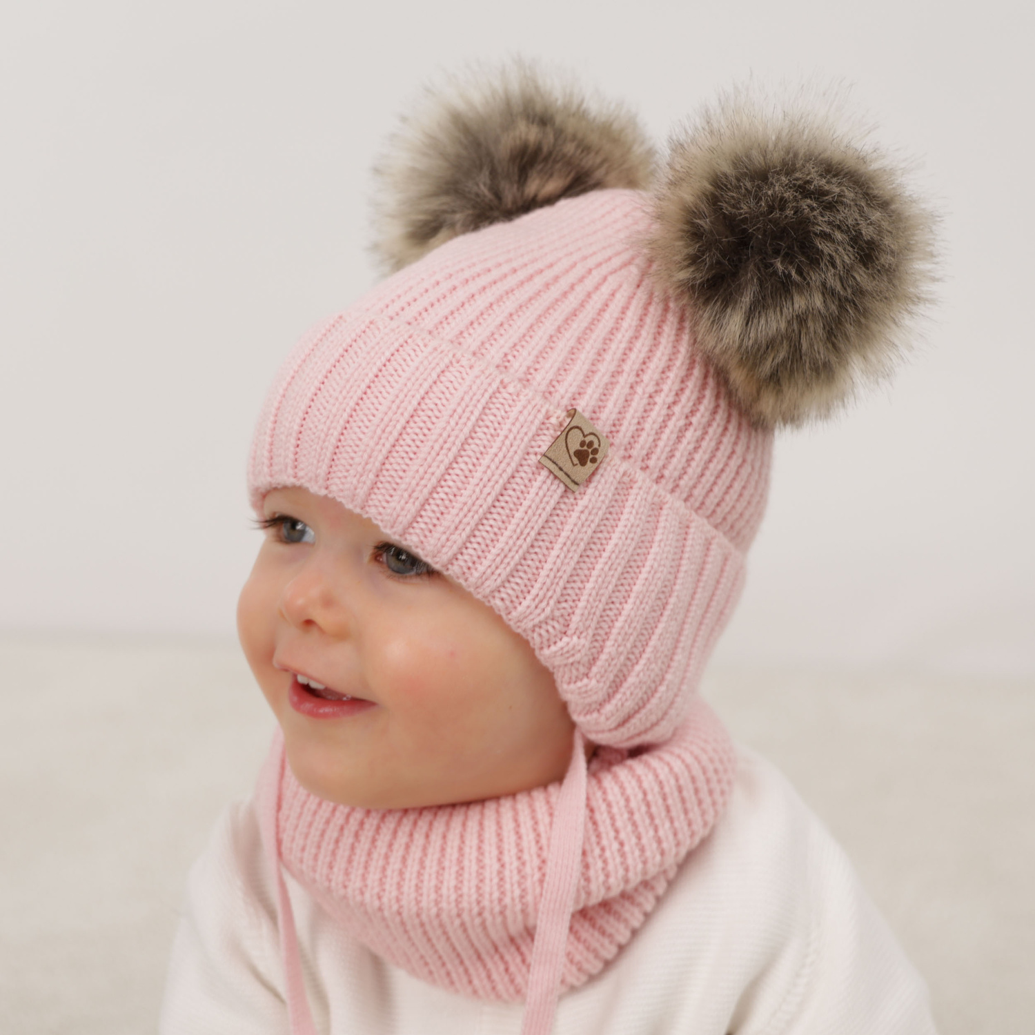 Ensemble d'hiver fille: bonnet et snood, rose, avec deux pompons, 100% Laine Mérinos, Silvia