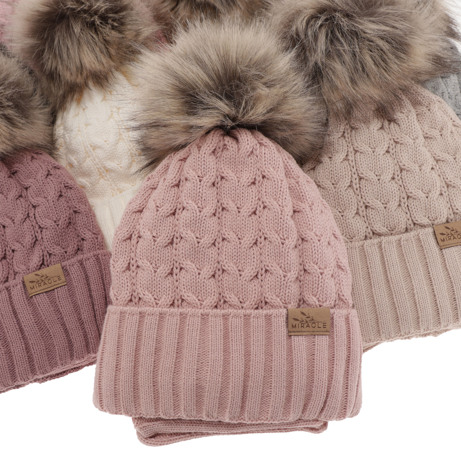Ensemble d'hiver fille: bonnet et snood, noir, avec pompon, Tanzania