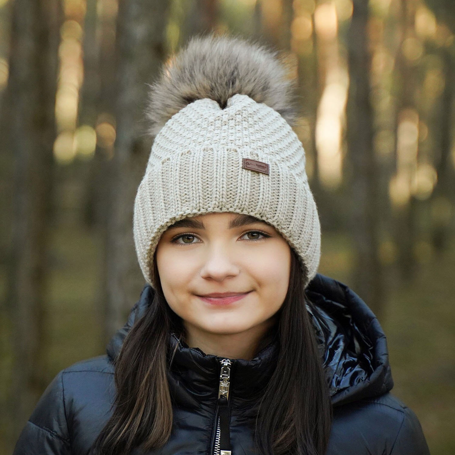 Bonnet d'hiver fille, noire, avec pompon, Pola