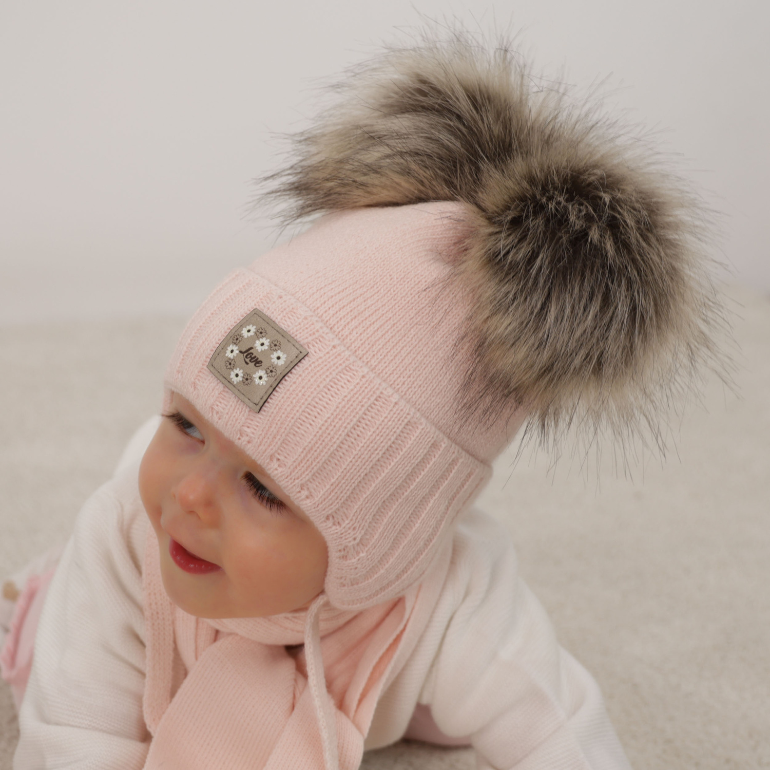 Ensemble d'hiver fille: bonnet et écharpe, rose clair, avec deux pompons, lié, Jazz