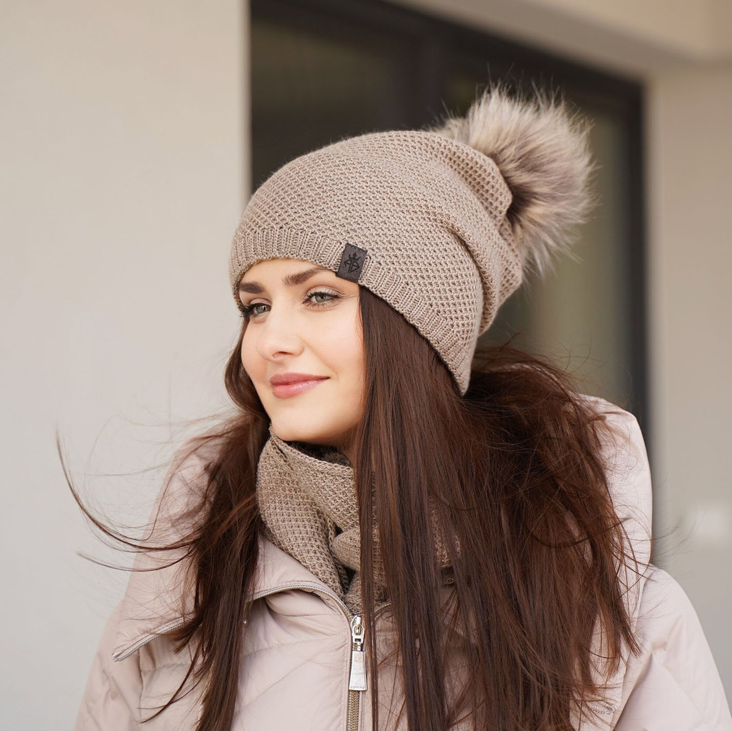 Ensemble d'hiver femme: bonnet et snood, blanc, avec pompon, Kaliana